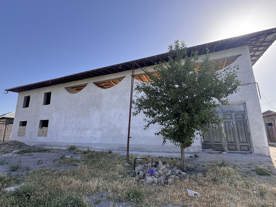 Уй сотилади 7.5 сотук 2этежли