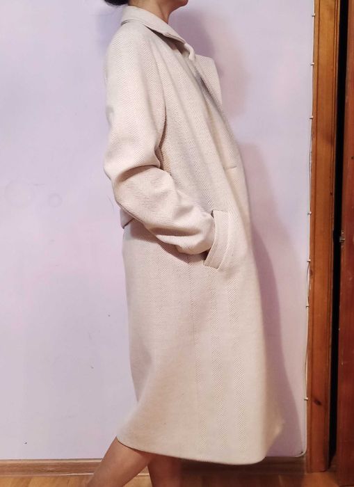 Бежевое стильное пальто