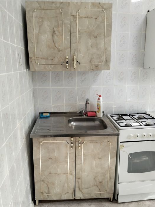 Стол и кухонный гарнитур