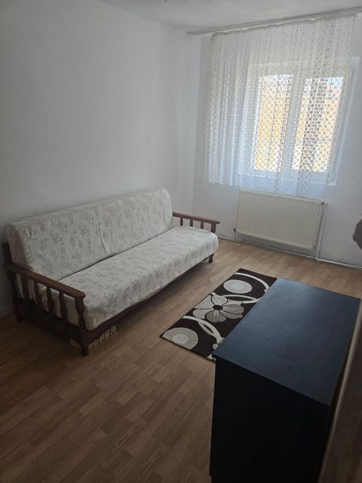 Vând apartament cu 2 camere în Deta zona Târgu Mare etaj 1