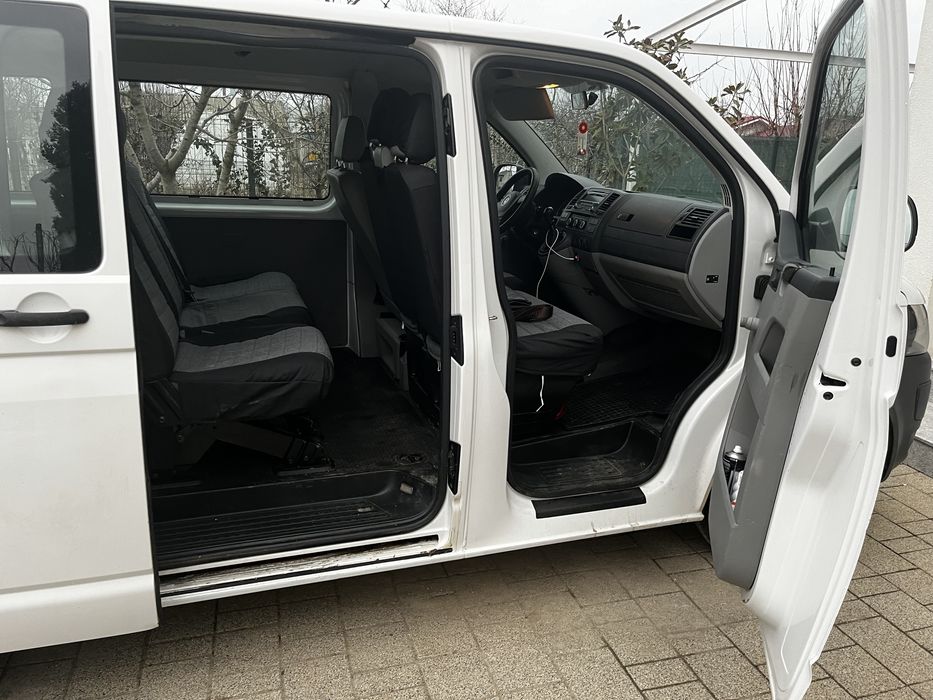 VW Transporter T5 (2011) 8+1 locuri - ideal Familie/Transport