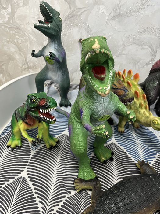 Продам колекцию динозавров