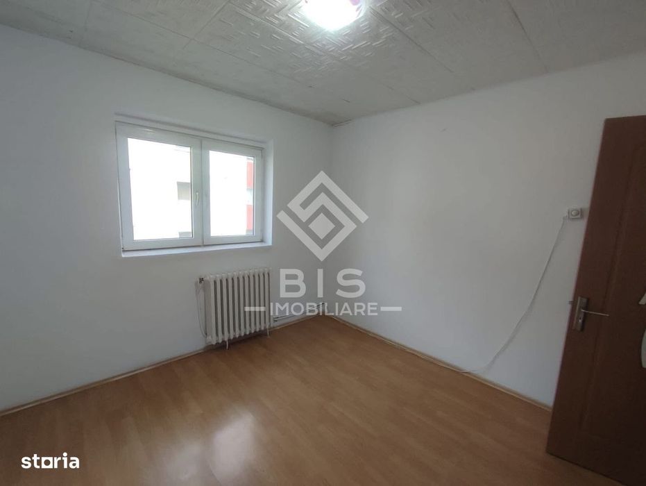 Apartament 3 camere de vanzare.