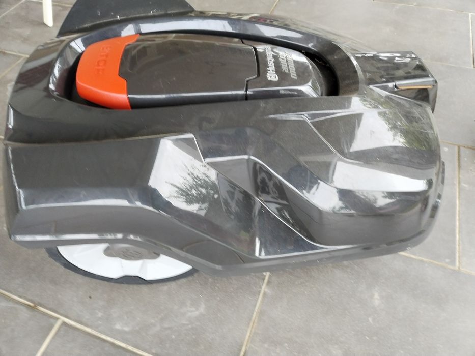 Robot de tuns iarba husqvarna auto mover 440