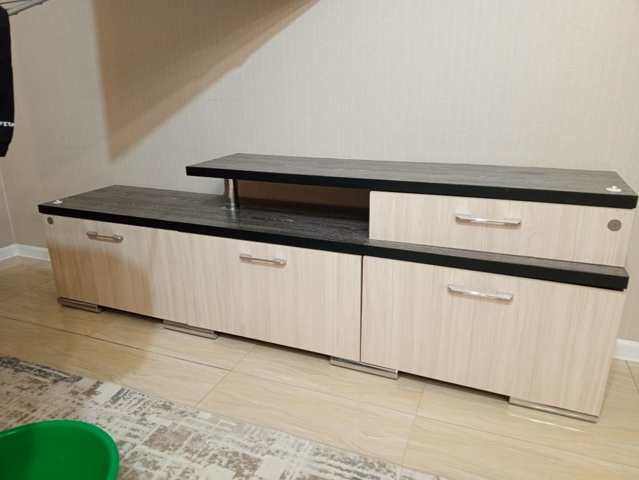 Тумба под ТВ с ящиками и полками