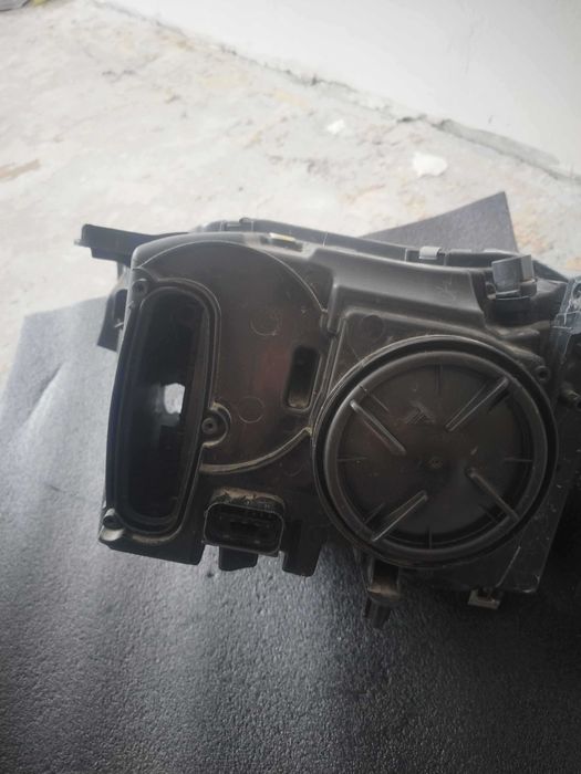 бмв х4 ф25-ф26 Десен фар Не завиващ американски.