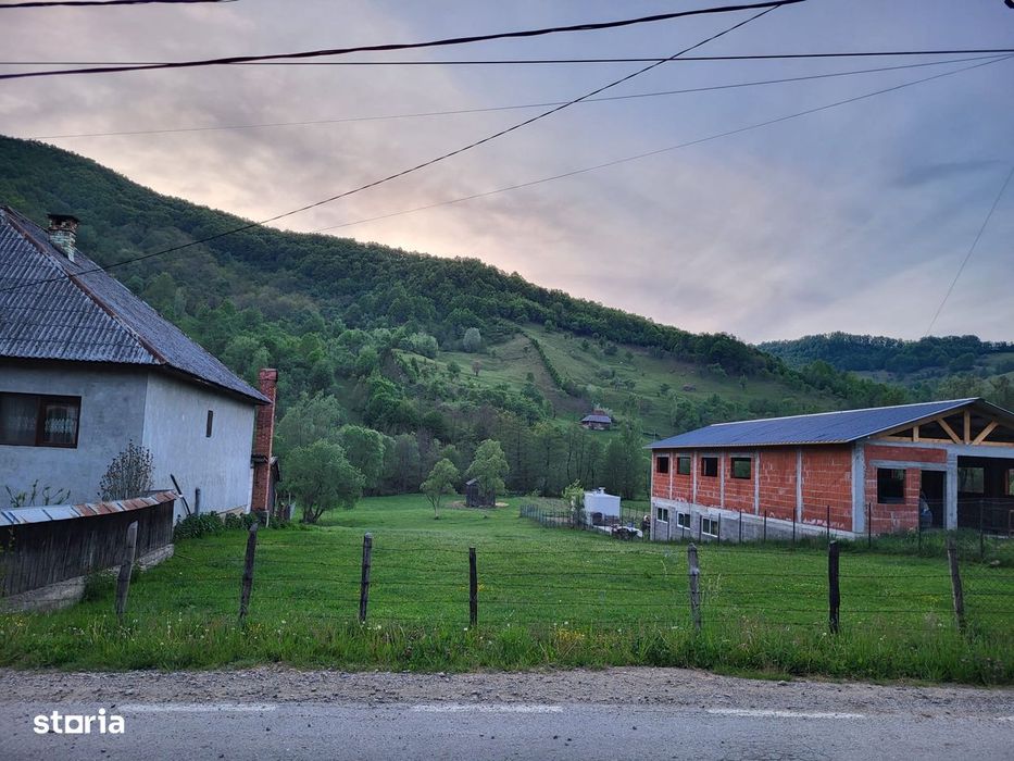 Teren intravilan de vânzare, 2200 mp, utilități