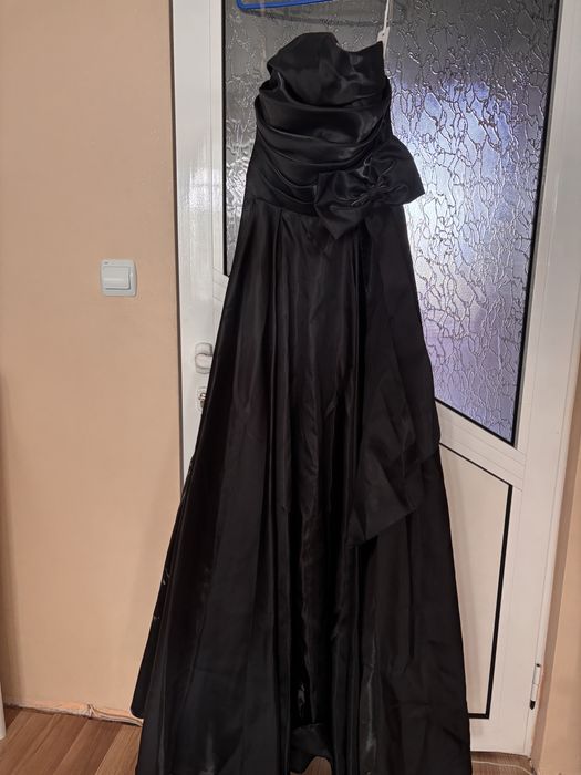 Официална роклия