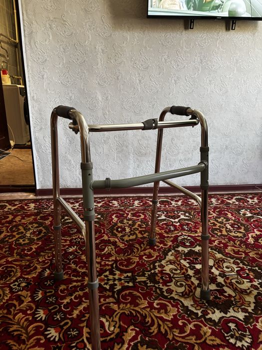 Ходунки взрослые складные