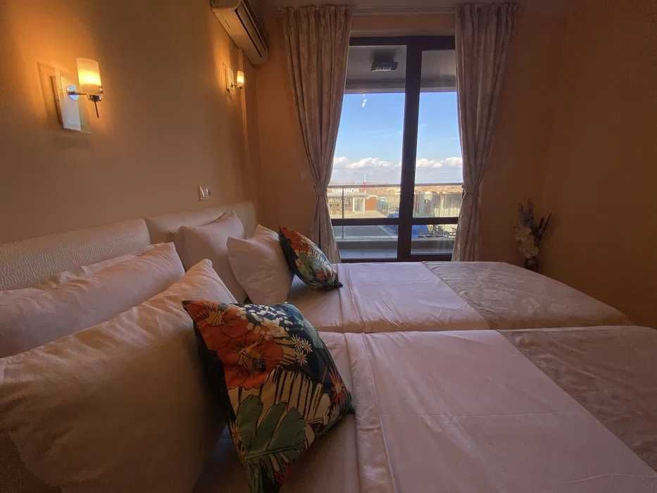 Дава се под наем Тристаен апартамент в Поморие - 100 кв.м за 100 € - Снимка #2