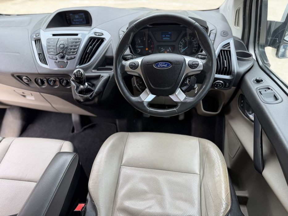 Ford Tourneo Custom 300 - 2013 - 2.2 Diesel - Euro 5 - Manual 6+1 Trepte - 155 Cai Putere - 9 Locuro - Piele - Clima - Cui remorcare - Perdelute -