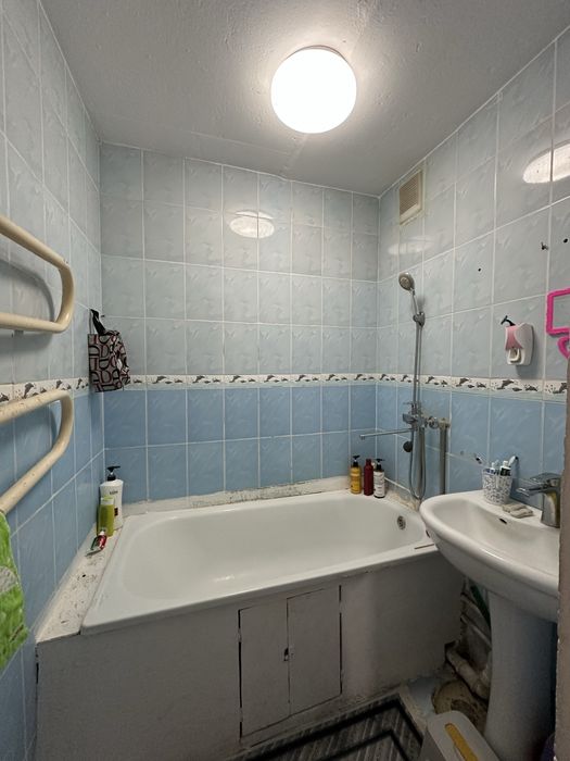 3 комн 2 этаж Шұғыла 24а