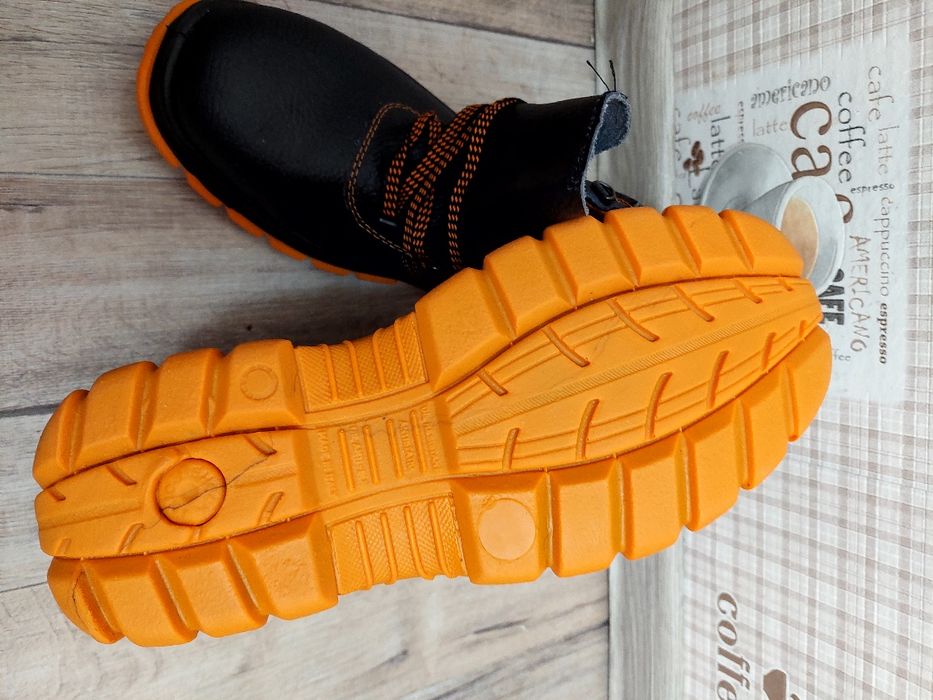 Продам ботинки защитные 44р.