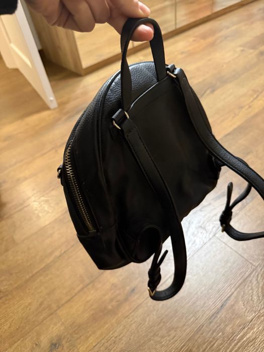 Дамска раничка Guess