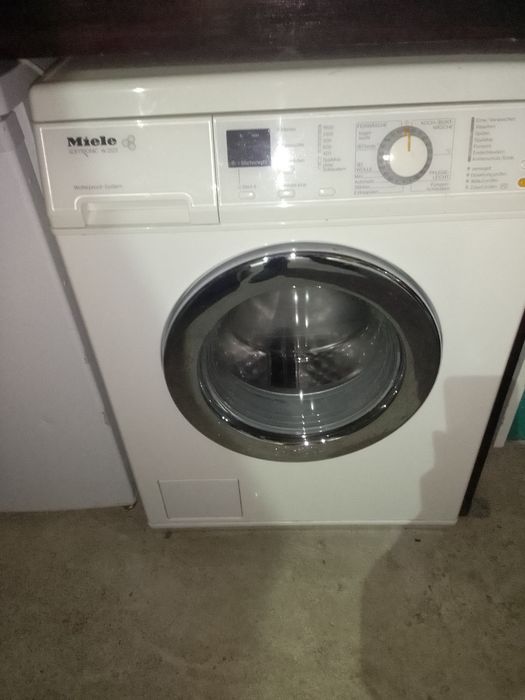 Vând mașină de spălat rufe miele