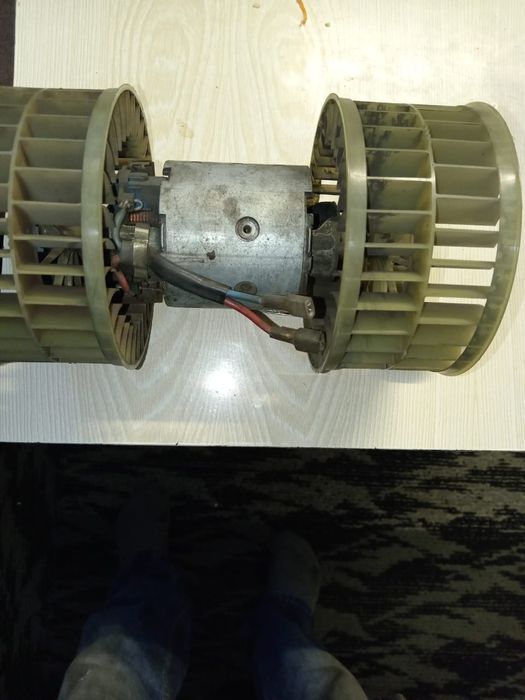 Продам моторчик на печку Мерседес Е-124