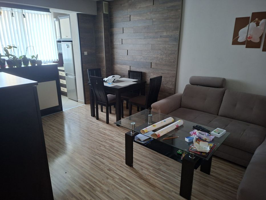 Дава се под наем Двустаен апартамент в Перник, Изток - 65 кв.м за 408 € - Снимка #1