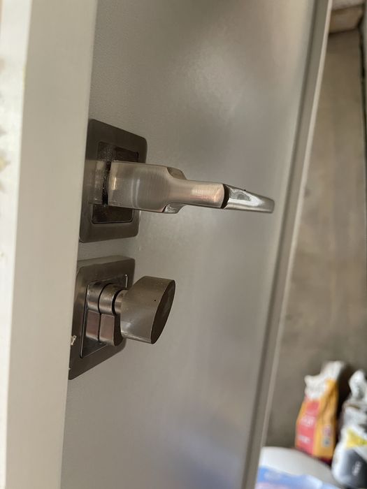 Eshik Продам меж комнатный дверь