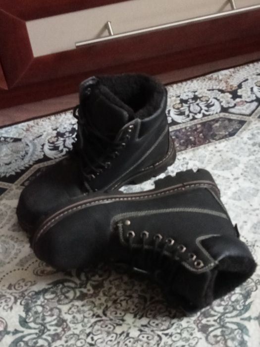 Продам зимние ботинки