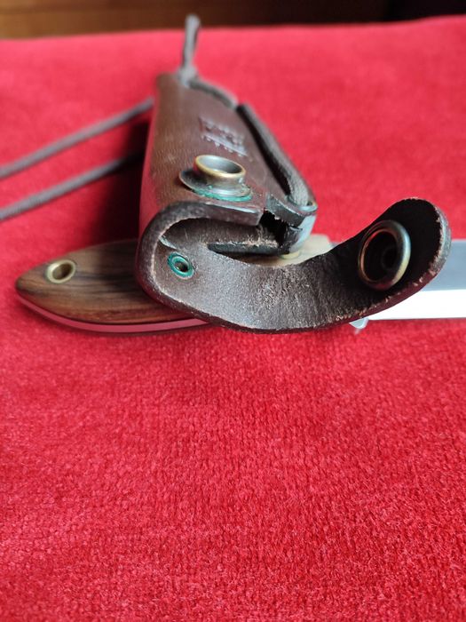 Cutit Joker Avispa S (Maner din lemn de nuc)