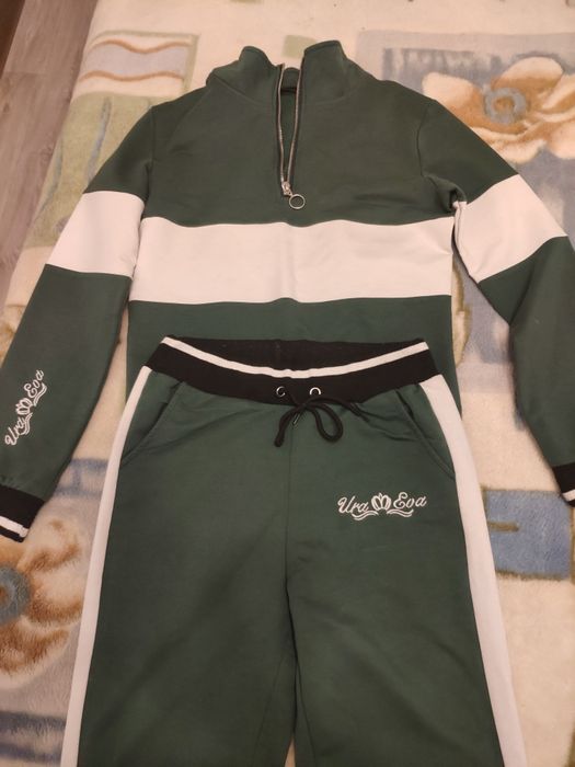 Женский спортивный костюм