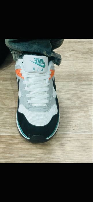 Продам новые кроссовки