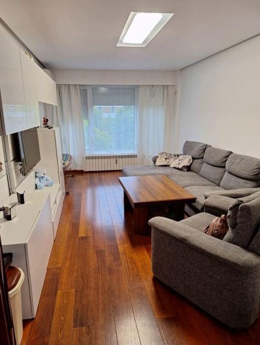 Дава се под наем Тристаен апартамент в София, Младост 1 - 90 кв.м за 700 € - Снимка #1