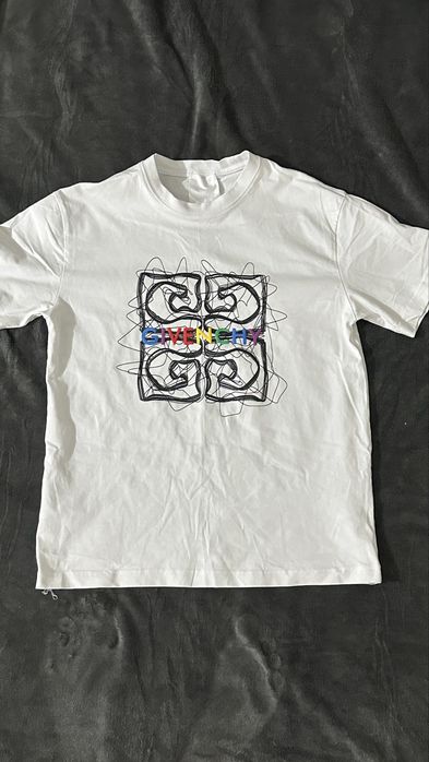 Футболка от Givenchy