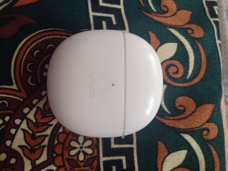 Наушник vivo в хорошем состоянии