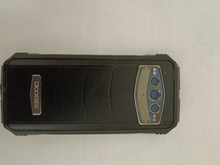 Продам телефон  DODGE V30