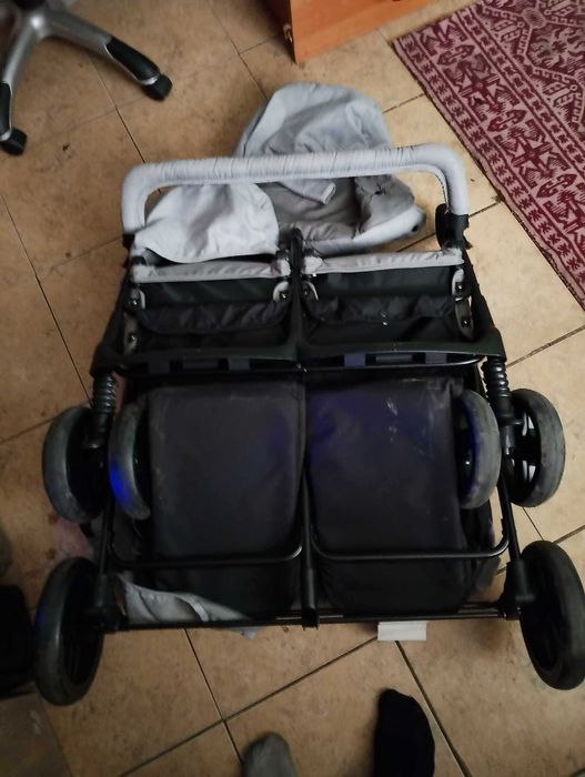 Двуместна количка - в перфектно състояние