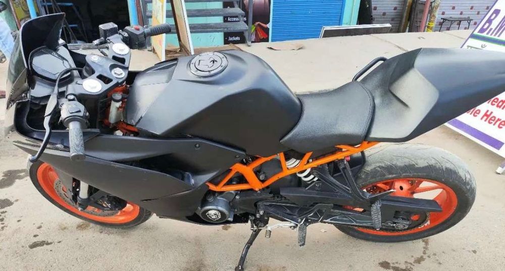 Dezmembrez ktm rc 125 390