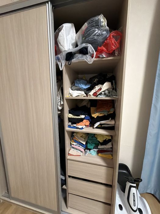 Продам двудверный шкаф