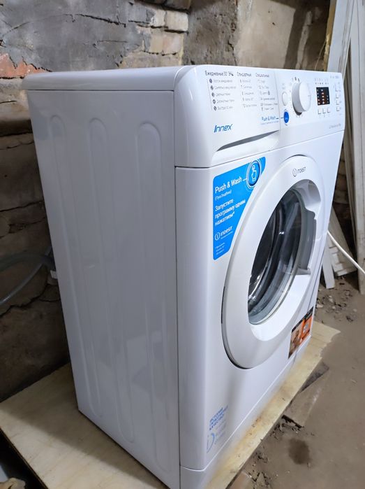 Продам стиральную машину Indesit на 6 кг.