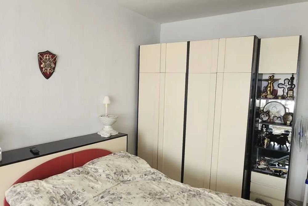 Продава двустаен апартамент в кв. Дружба 1