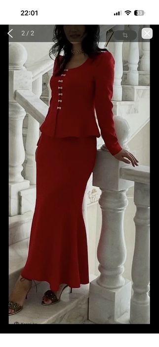 Продаю красный костюм