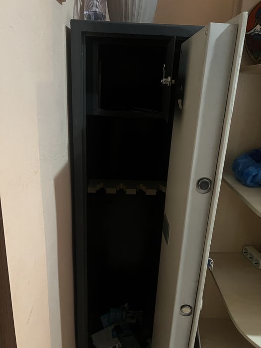 Срочно продам оружейный сейф