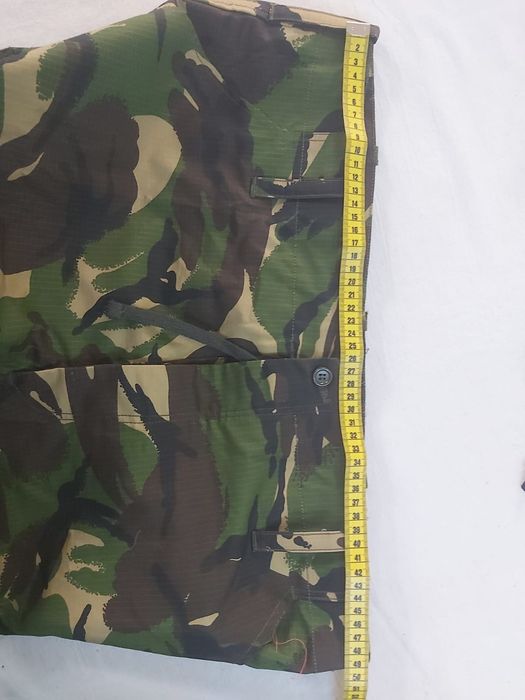 Pantaloni camuflaj pădure