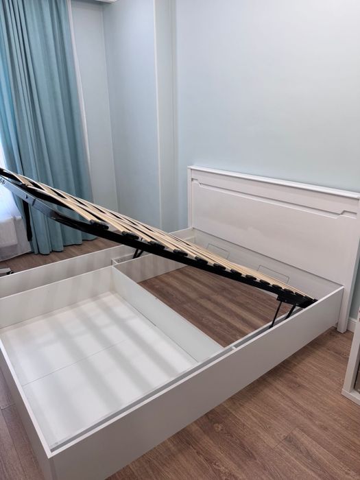 Продам кровать с матрасом