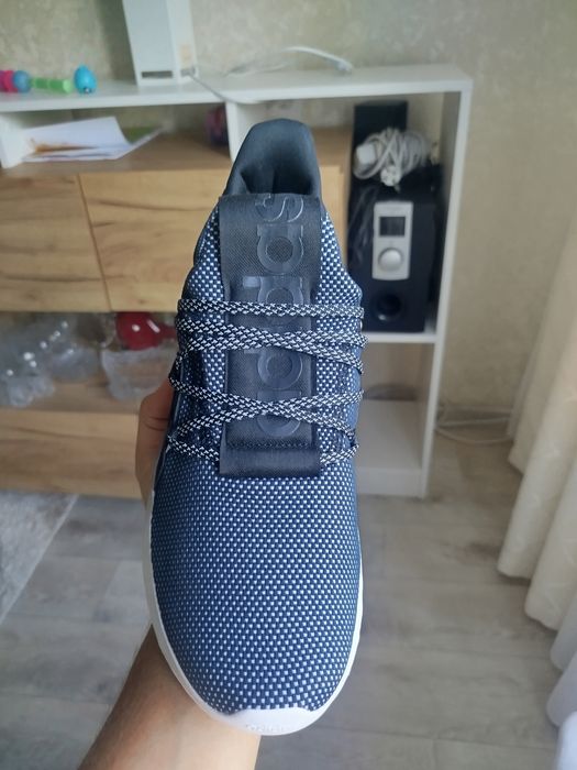 Кроссовки Adidas размер 42.5 (26.5см)