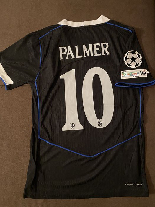 Футболни екипи на Челси - сезон 2011/12 и 2025/26