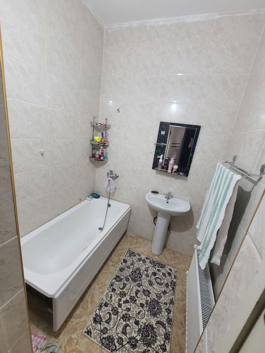 Nurafshon shaharning markazida joylashgan uy sotiladi!