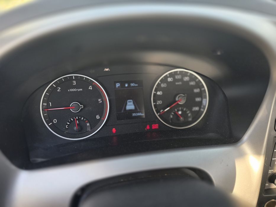Kia bongo koreyski lpg   yili 2024
