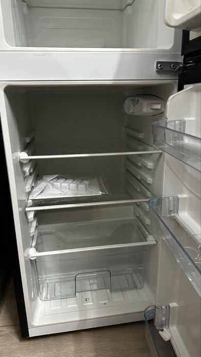 Холодильник почти новый.