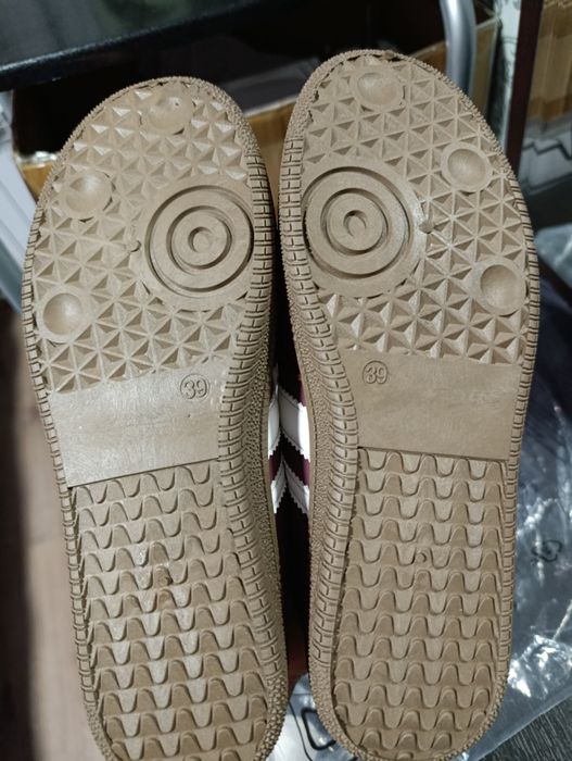 Продам новые кроссовки