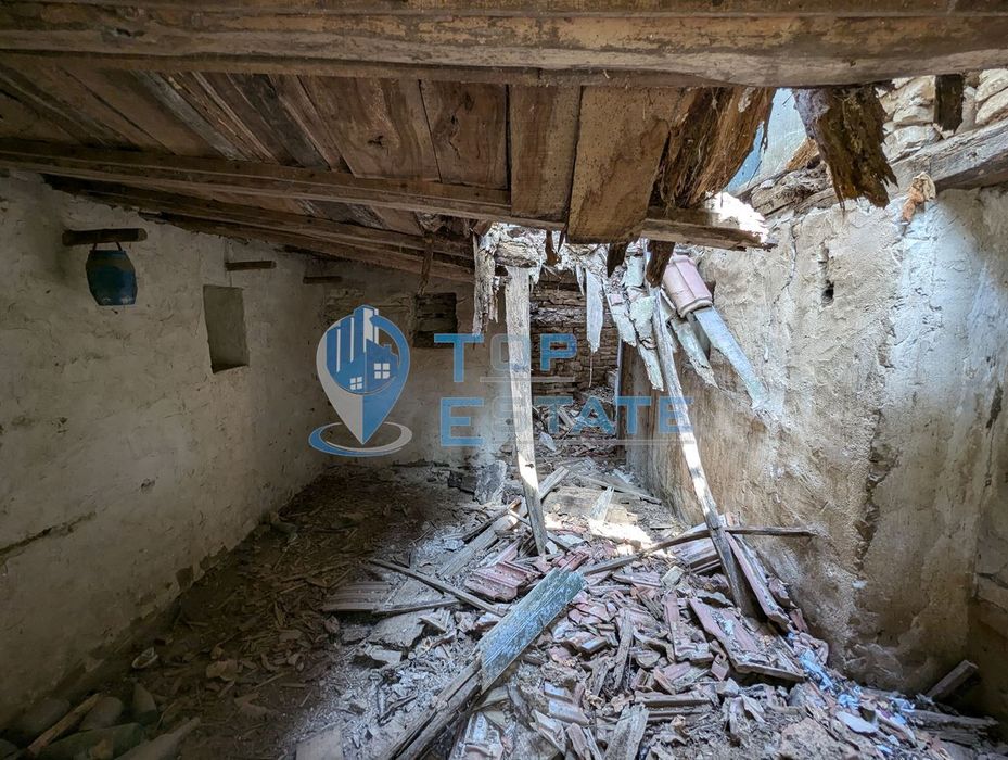 Парцел със стара къща в село Долна Липница