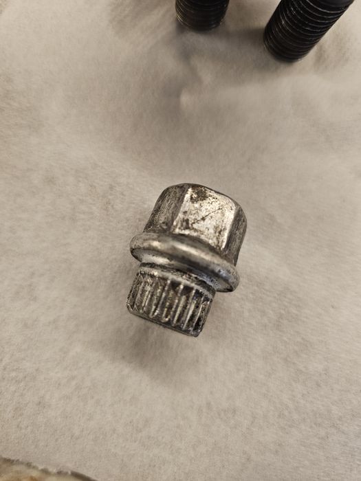 Оригинални секретни болтове BMW