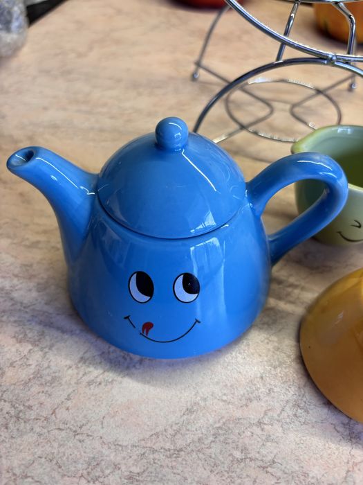 Детски порцеланов сервиз за чай със стойка