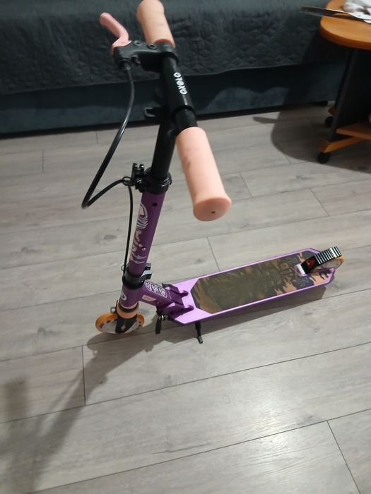 Trotineta cu amortizoare pentru copiii