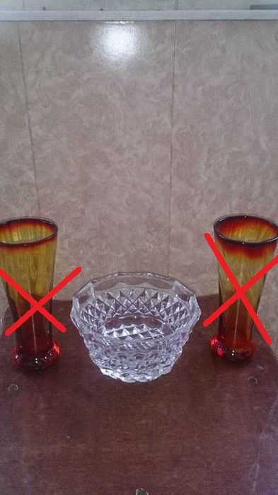 Хрустальные вазы и вазочки.